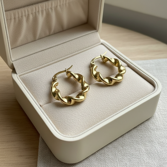 Aros Argollas entrelazadas- enchapadas en oro 18k