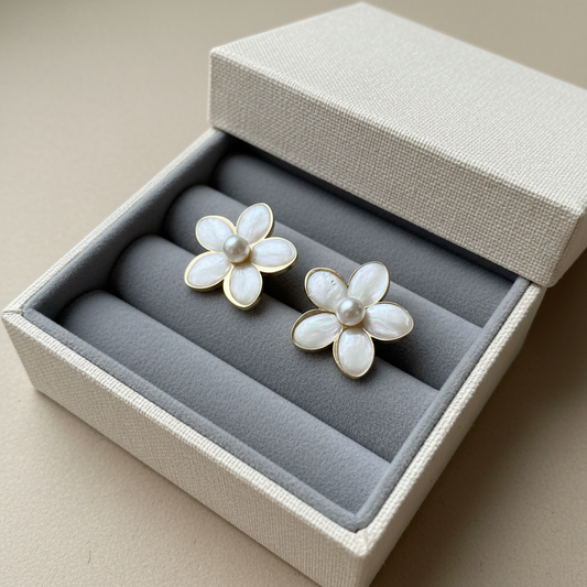Aros flor perla- Enchape de oro 18k
